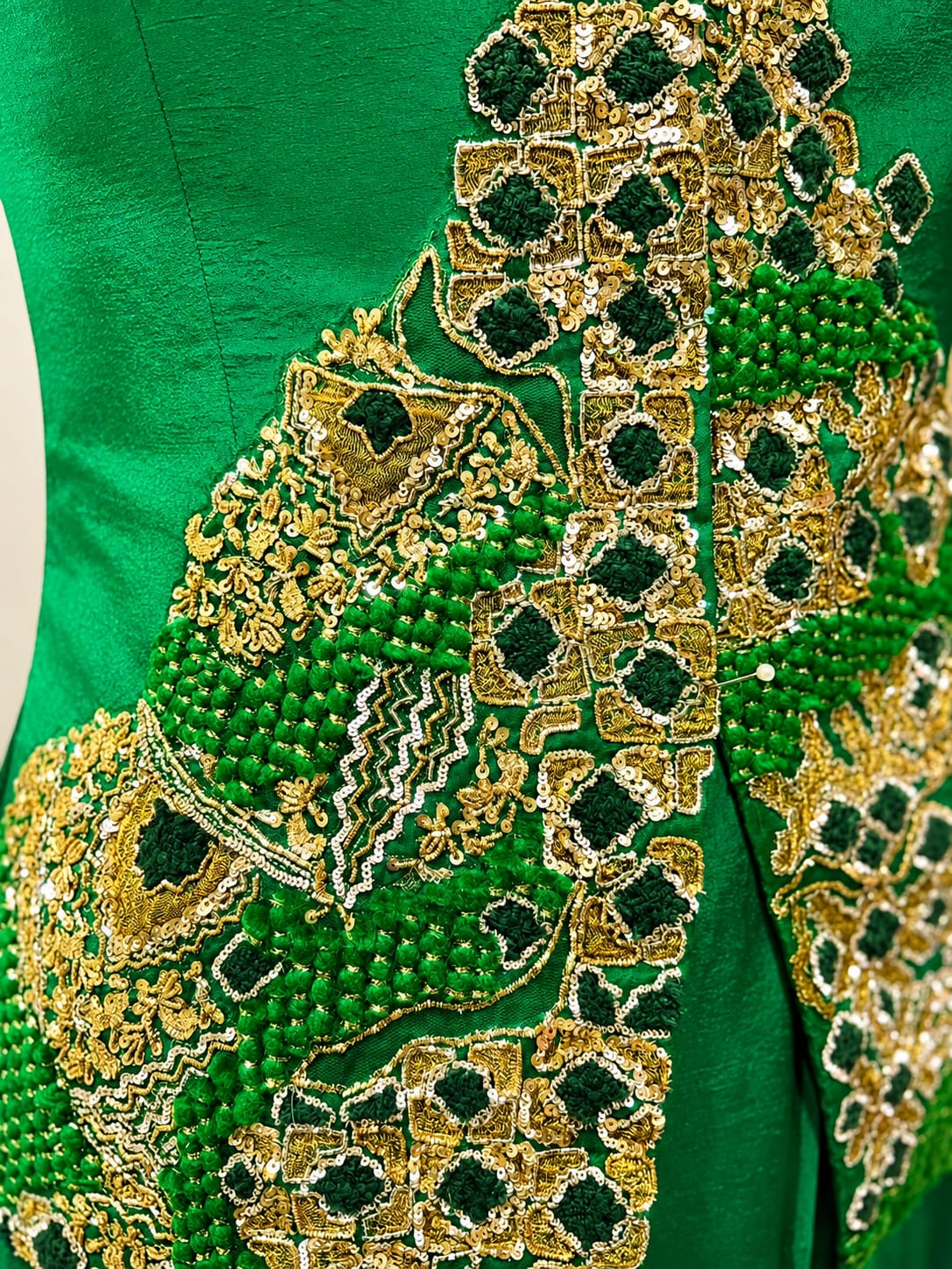 Green jacket with box pleat pallazo