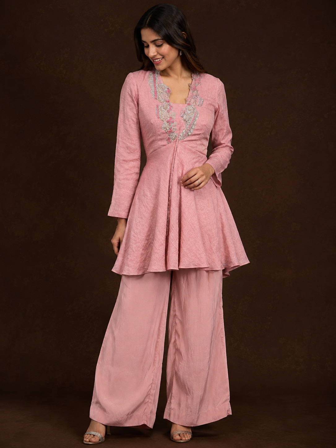 SHORT GATHERED TOP WITH STRAIGHT PANTS