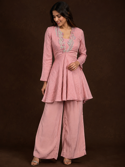 SHORT GATHERED TOP WITH STRAIGHT PANTS
