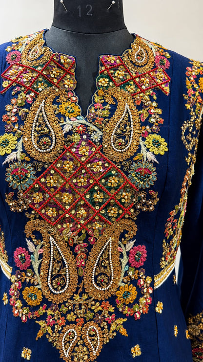 Embroidered suit with pant